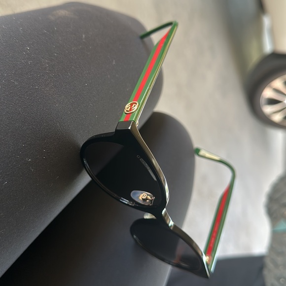 Gucci - Picture 2 of 5